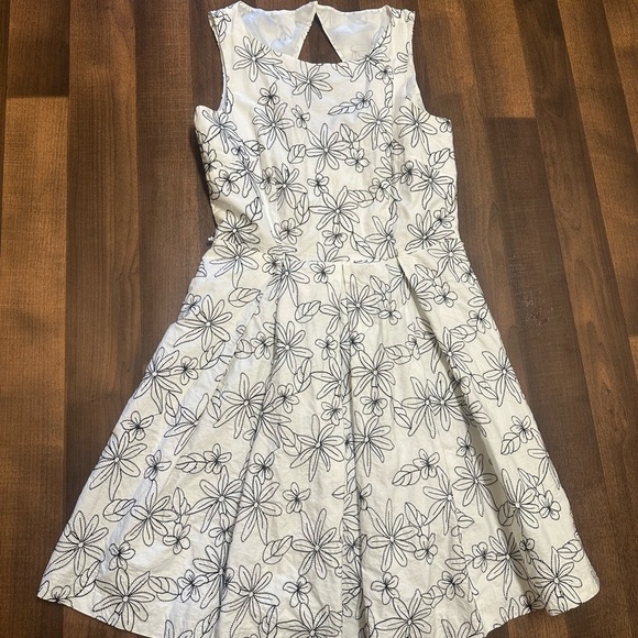 Danny & Nicole Black and White Fit and Flare Midi Dress - Picture 2 of 11